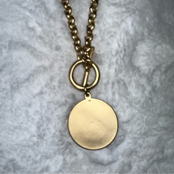 Leo Zodiac Sign Gold Bar Closure Necklace - Picture 2 of 5